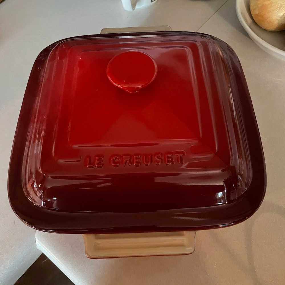 New Le Creuset 3 qt square casserole. Cerise.